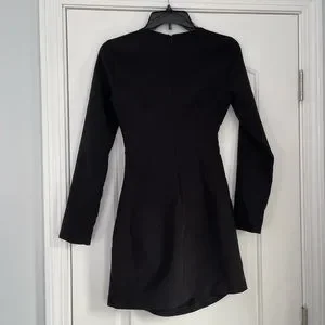 【新品】ZARA プリーツウエストワンピース XS ZARA - ZARA プリーツウエストミディ丈ワンピースの通販 by かみ